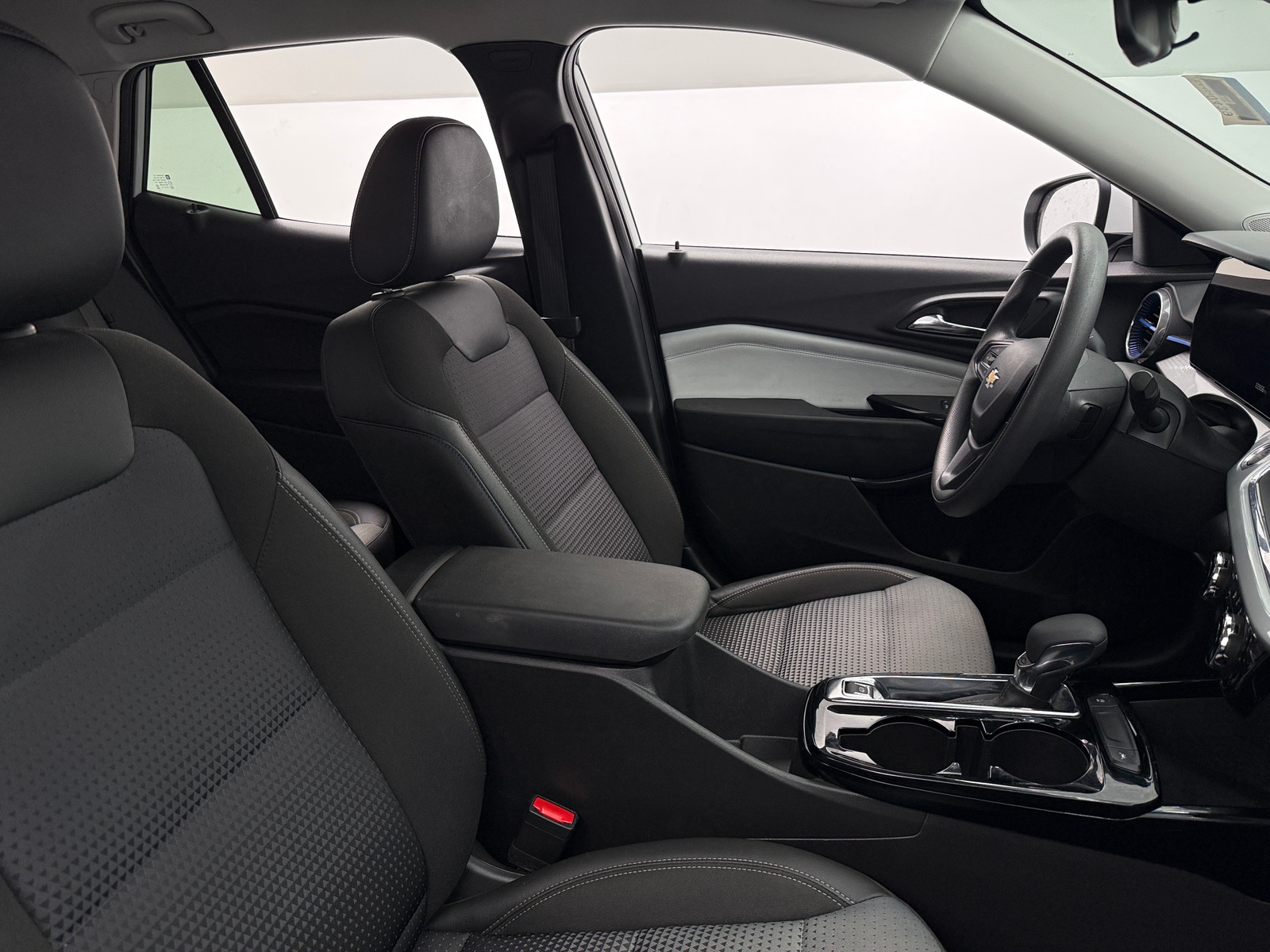 Thumbnail: 2025 Chevrolet Trax - 2