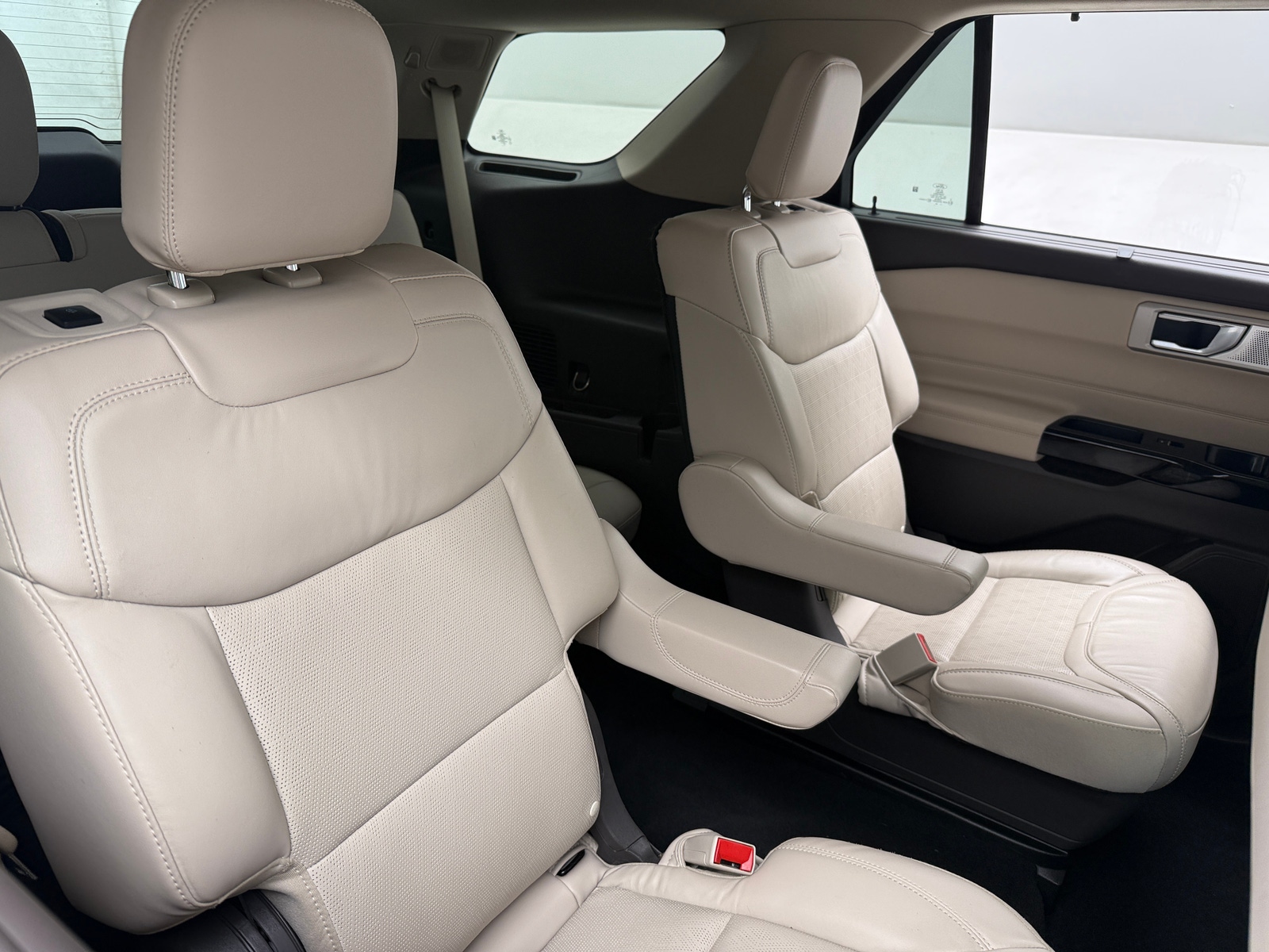 Thumbnail: 2022 Ford Explorer - 5