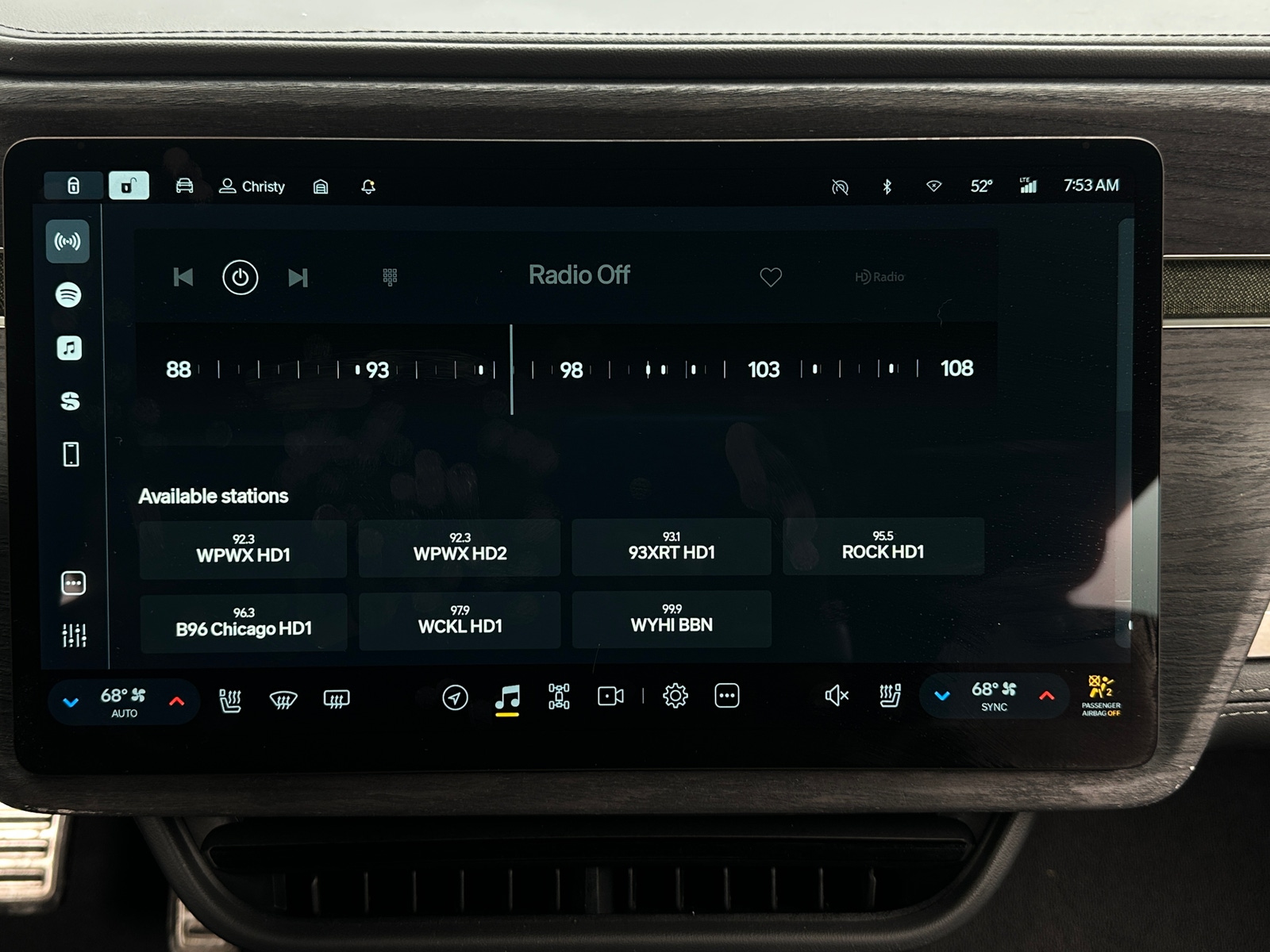 Thumbnail: 2023 Rivian R1S - 3