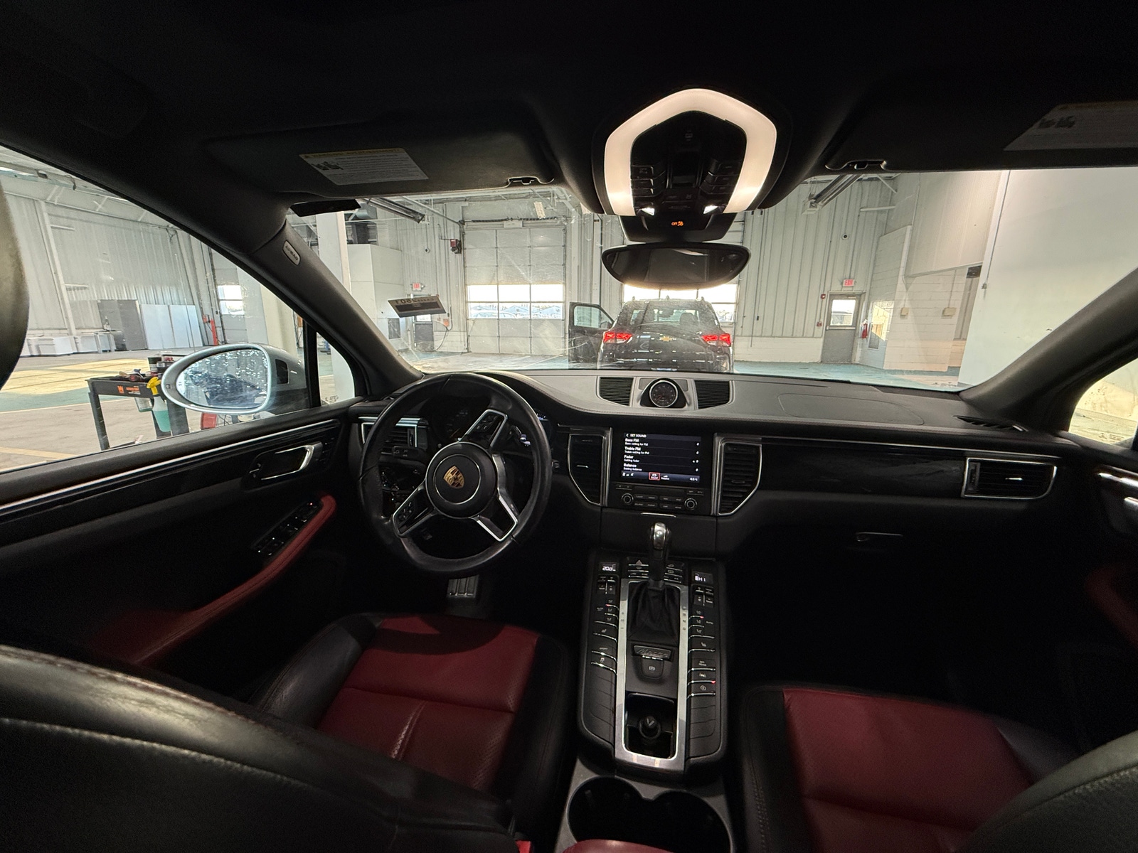 Thumbnail: 2018 Porsche Macan - 2