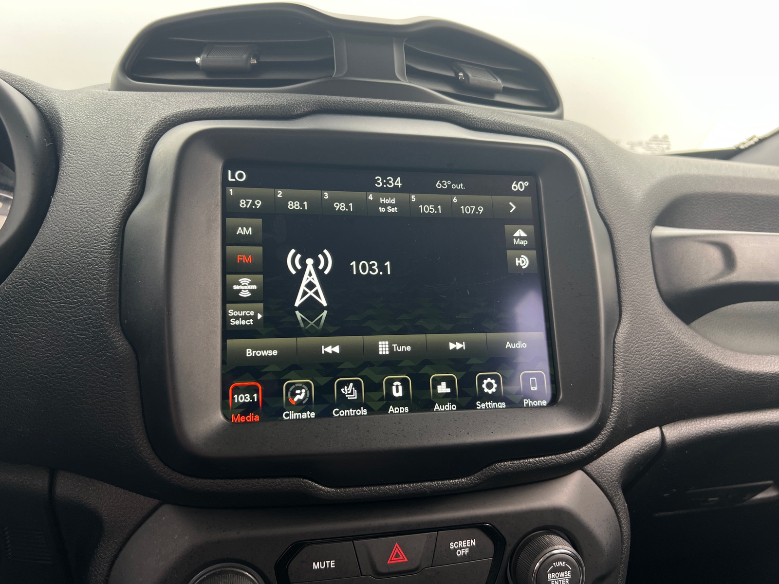 Thumbnail: 2018 Jeep Renegade - 3