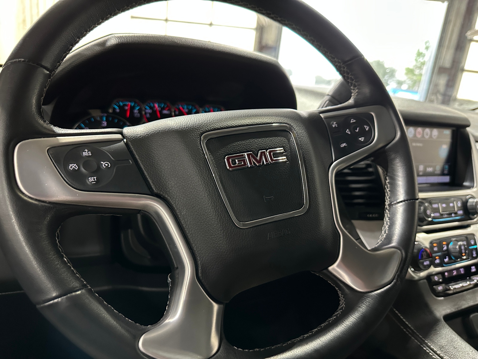 Thumbnail: 2019 GMC Yukon - 5