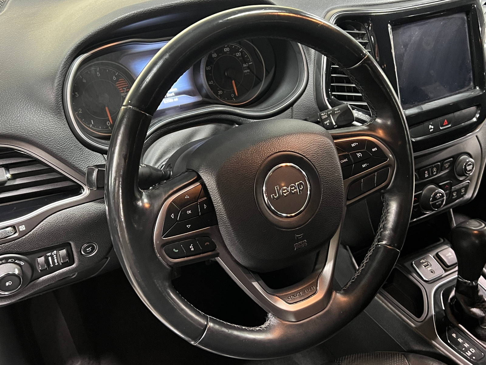 Thumbnail: 2019 Jeep Cherokee - 4