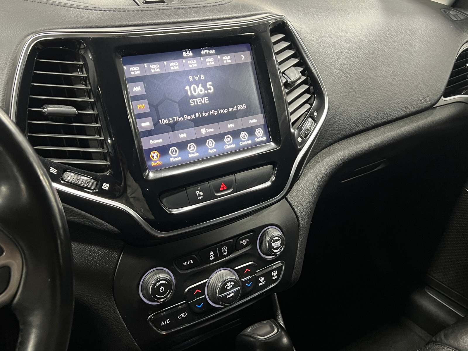 Thumbnail: 2019 Jeep Cherokee - 3