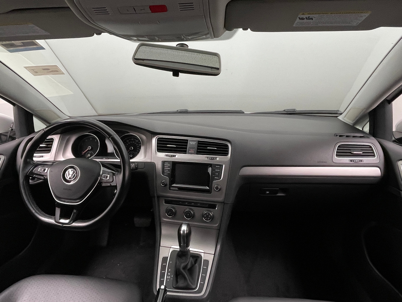 Thumbnail: 2015 Volkswagen e-Golf - 2