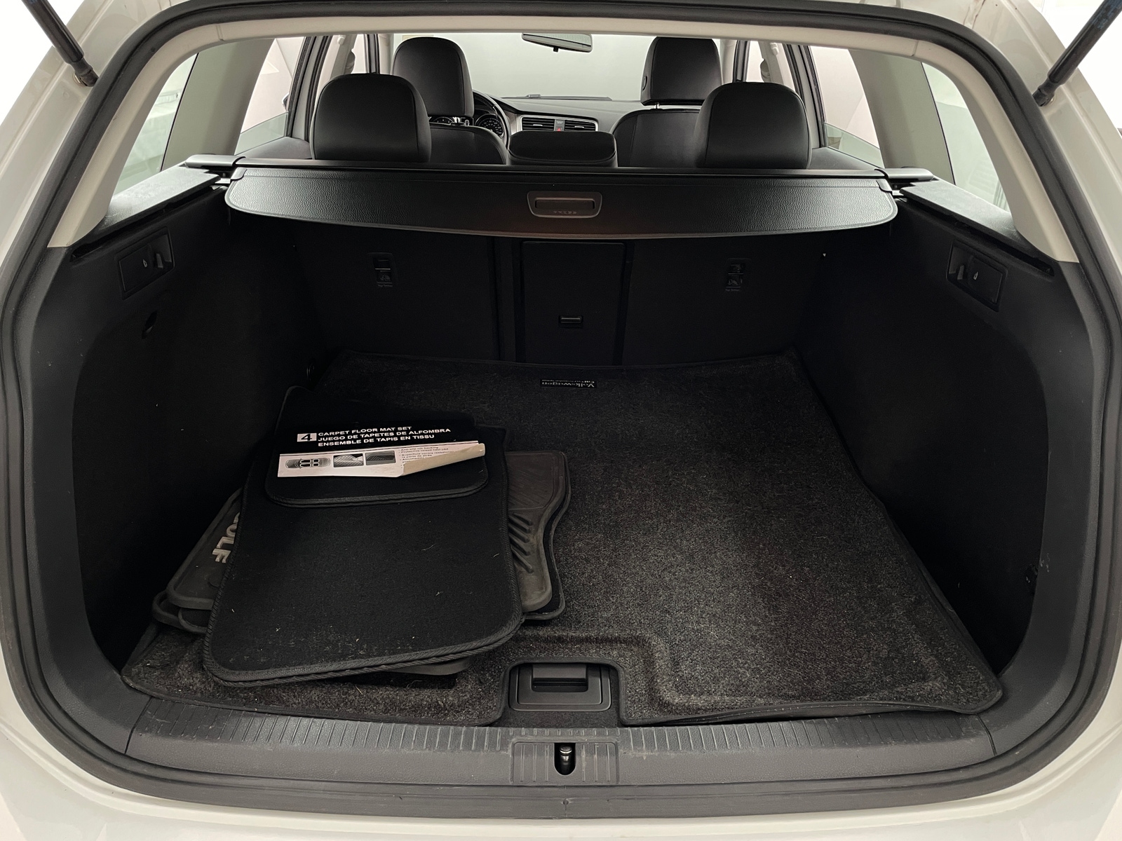 Thumbnail: 2015 Volkswagen e-Golf - 6