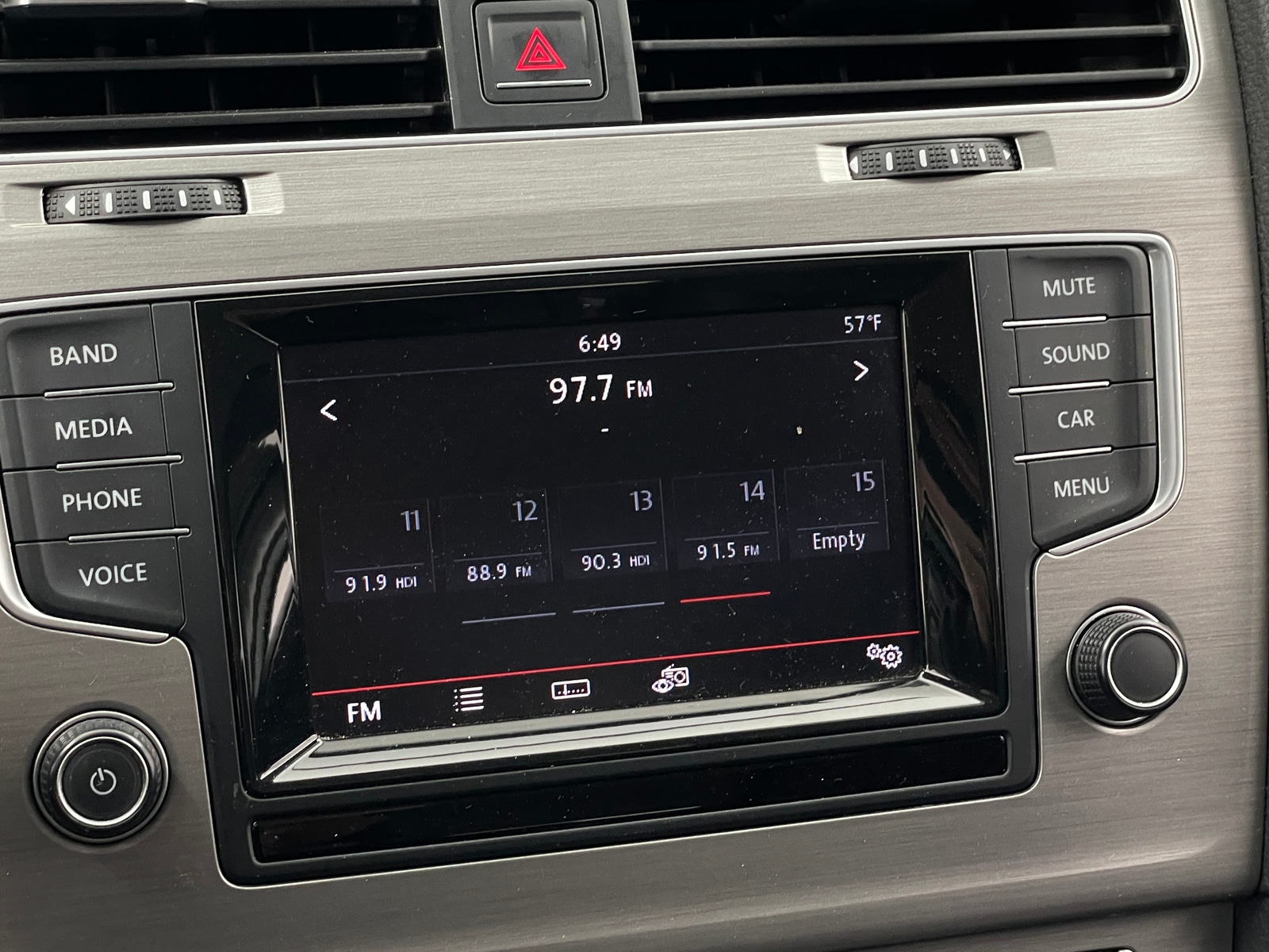 Thumbnail: 2015 Volkswagen e-Golf - 3