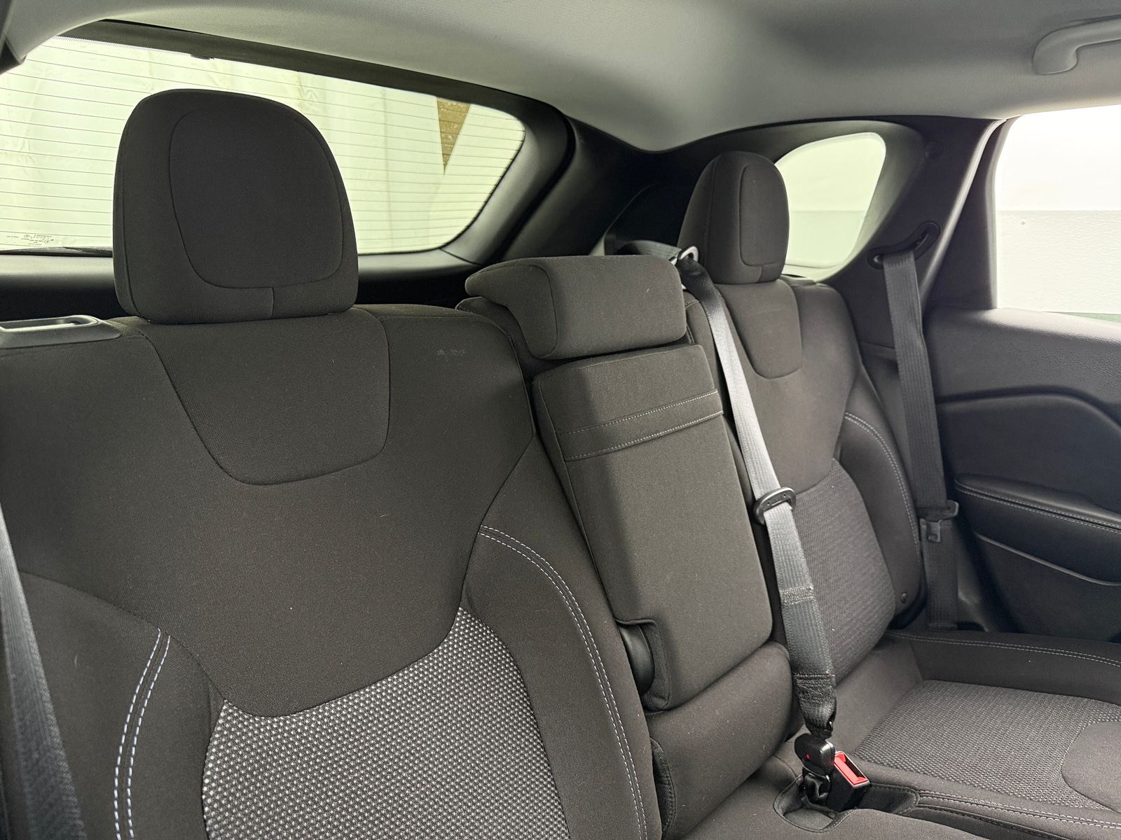 Thumbnail: 2019 Jeep Cherokee - 6