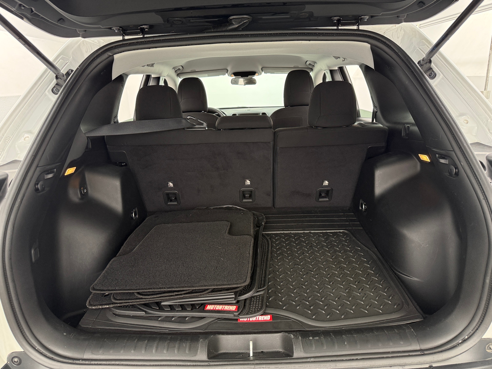 Thumbnail: 2019 Jeep Cherokee - 7