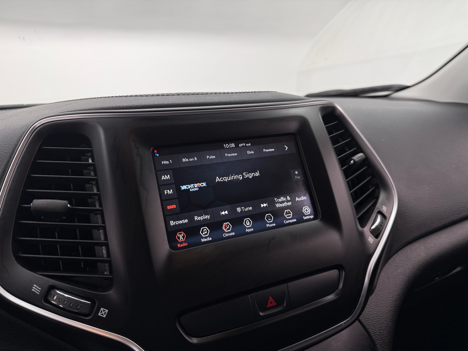 Thumbnail: 2019 Jeep Cherokee - 4