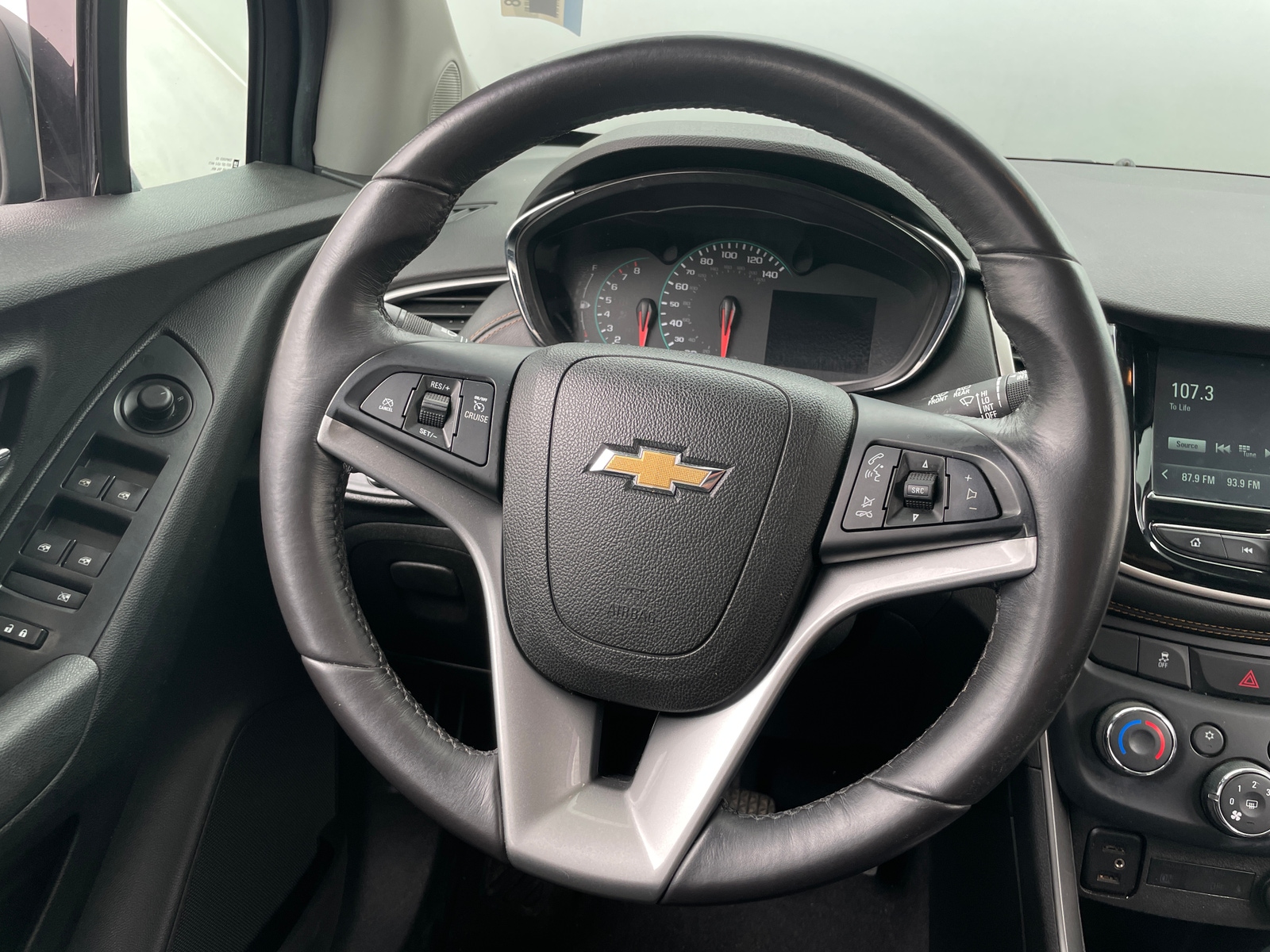 Thumbnail: 2017 Chevrolet Trax - 5
