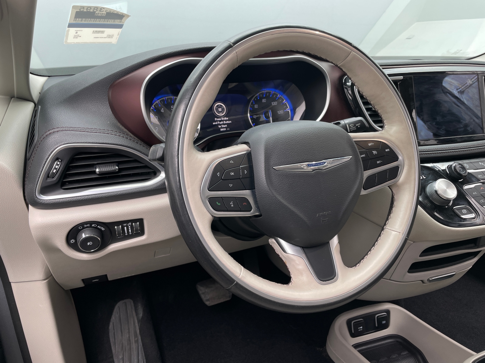 Thumbnail: 2019 Chrysler Pacifica - 4