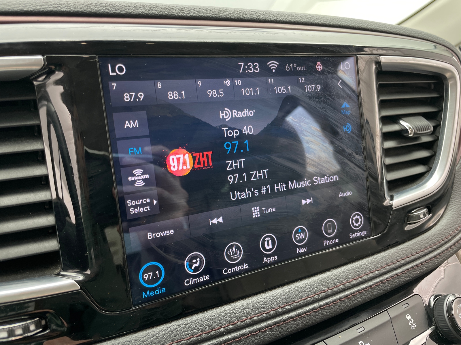 Thumbnail: 2019 Chrysler Pacifica - 3