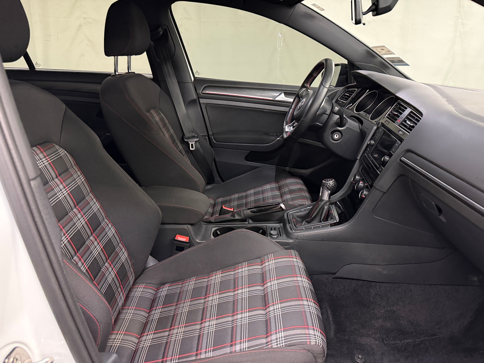 Thumbnail: 2020 Volkswagen Golf - 2