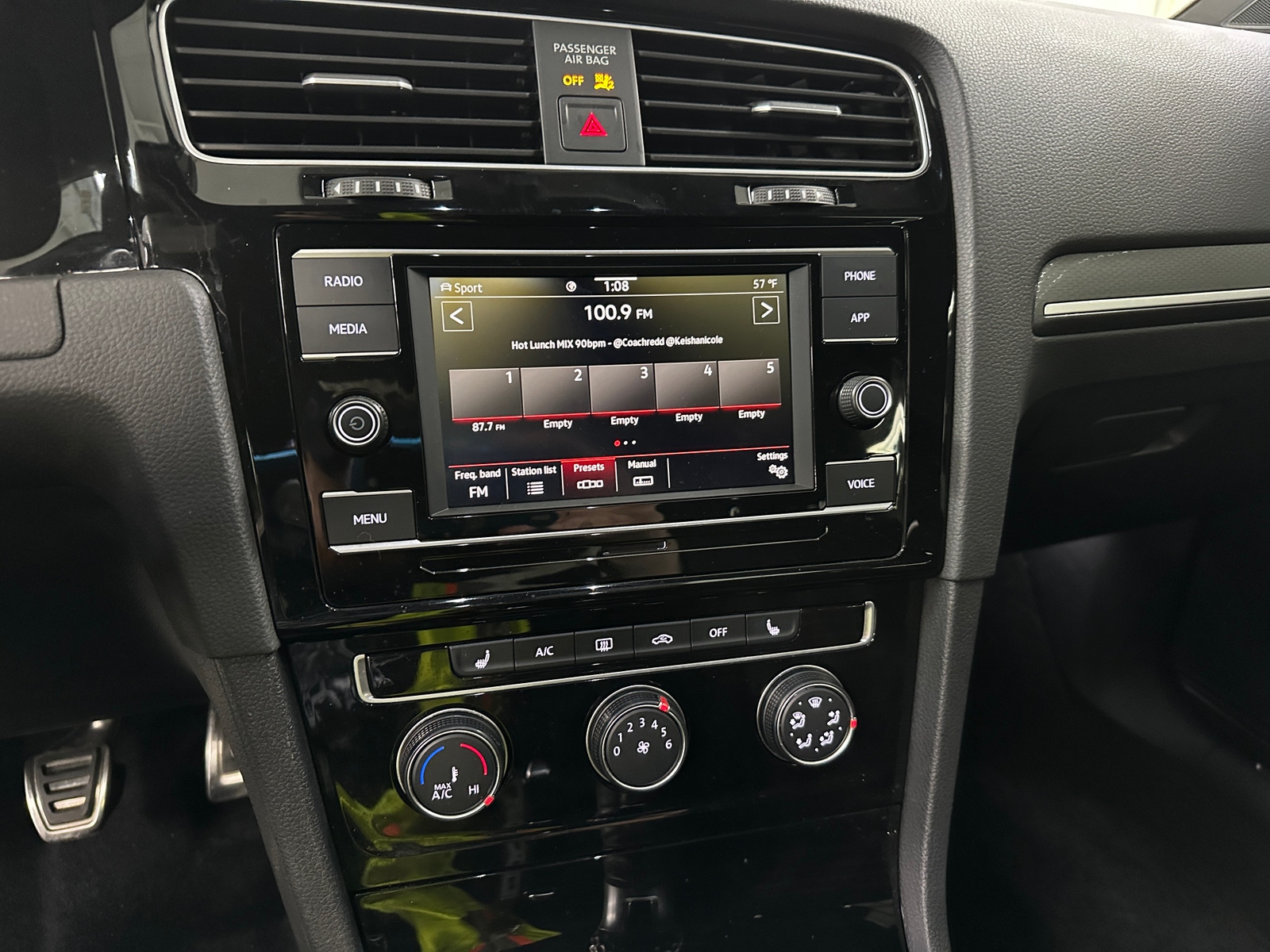 Thumbnail: 2020 Volkswagen Golf - 4