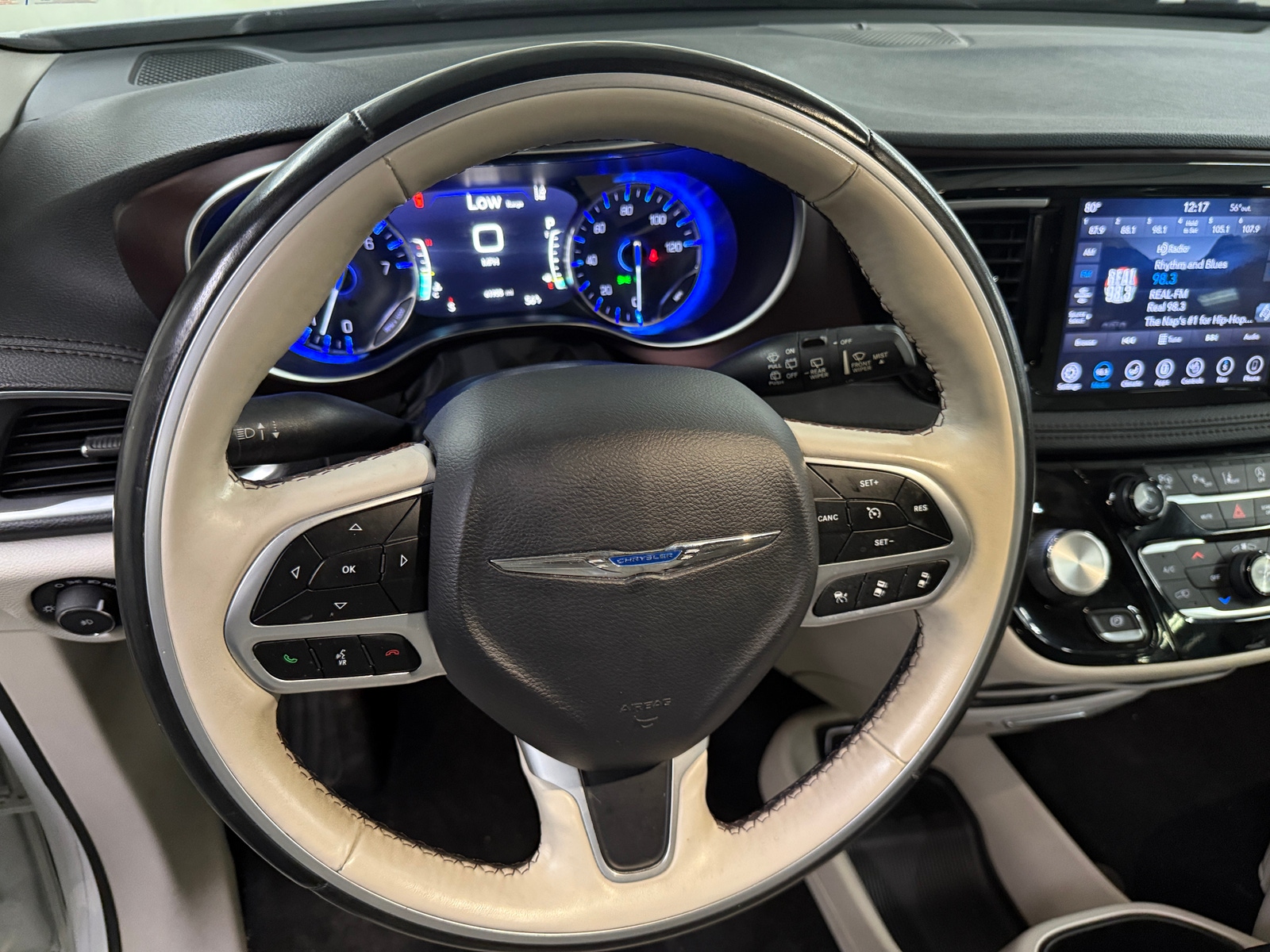 Thumbnail: 2019 Chrysler Pacifica - 4