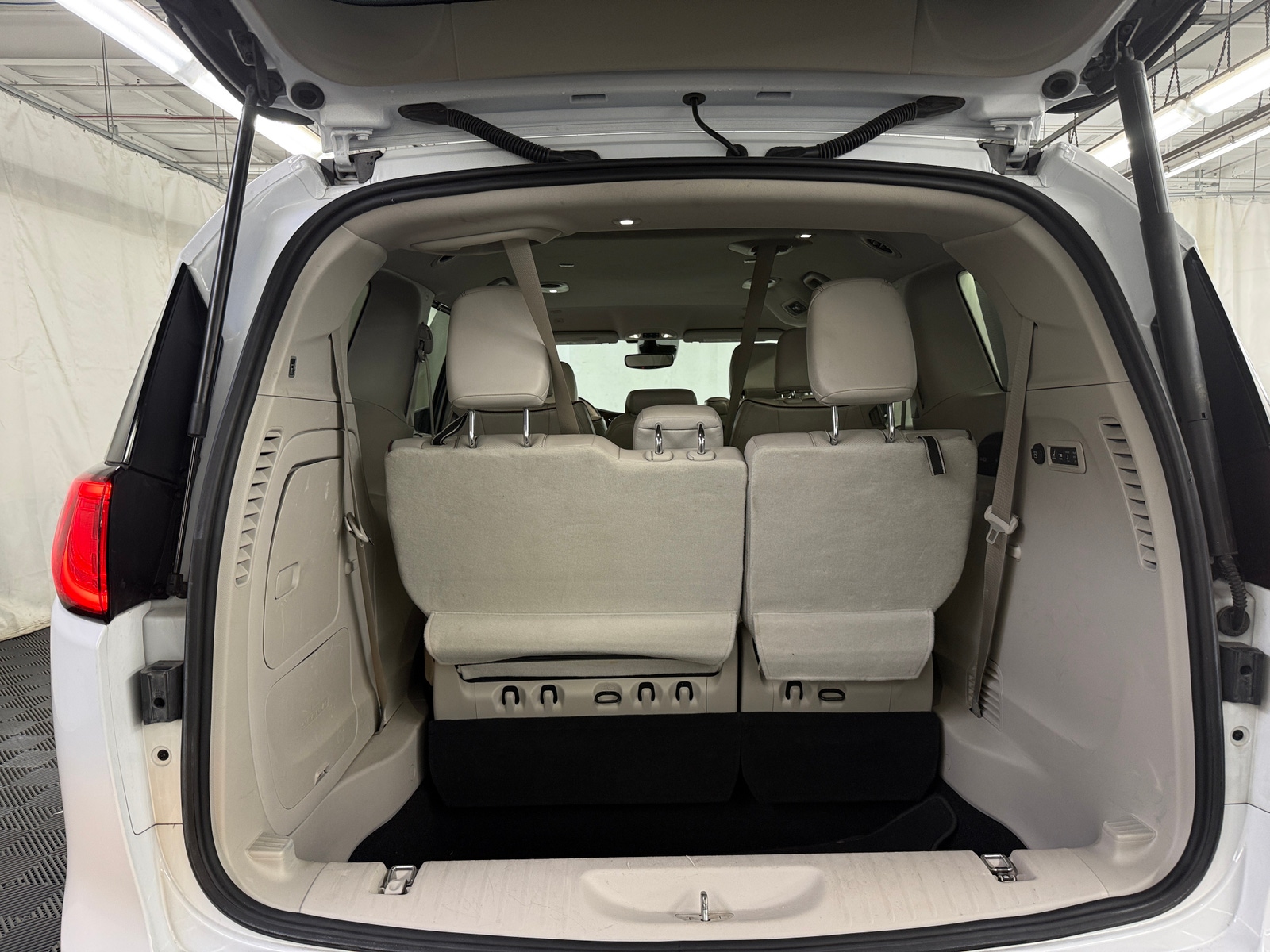 Thumbnail: 2019 Chrysler Pacifica - 6