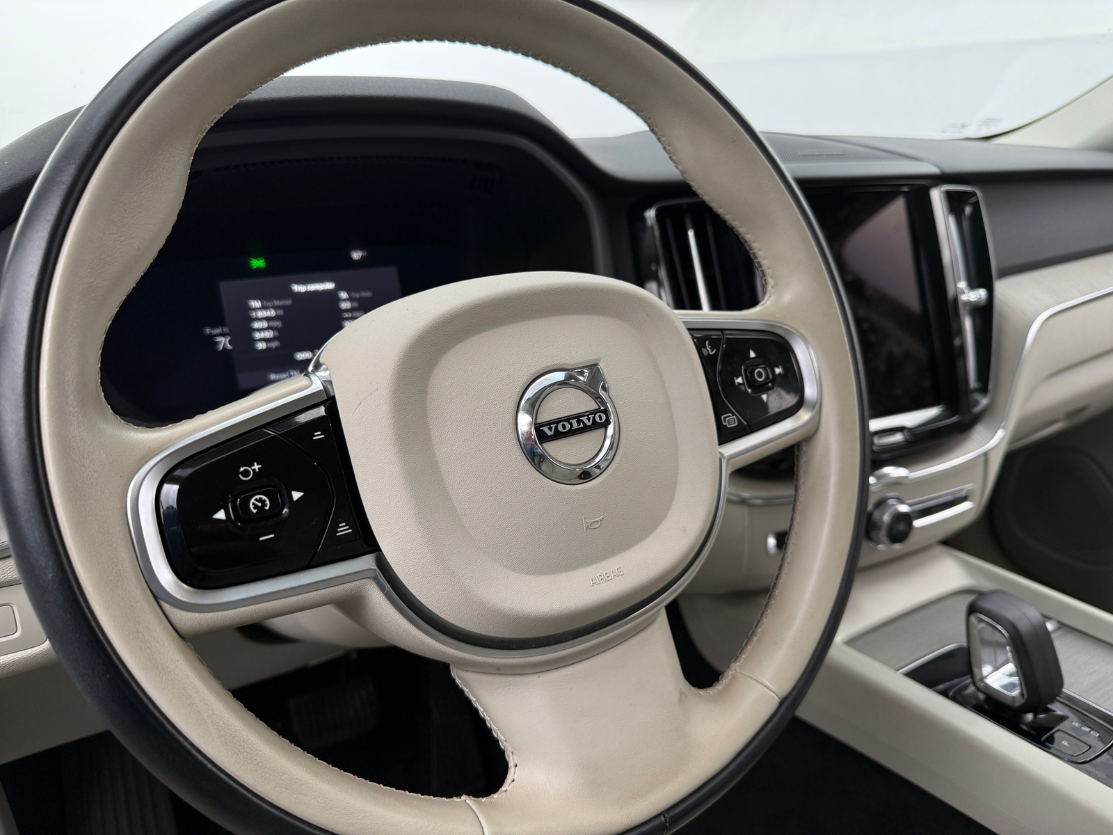 Thumbnail: 2023 Volvo XC60 - 4