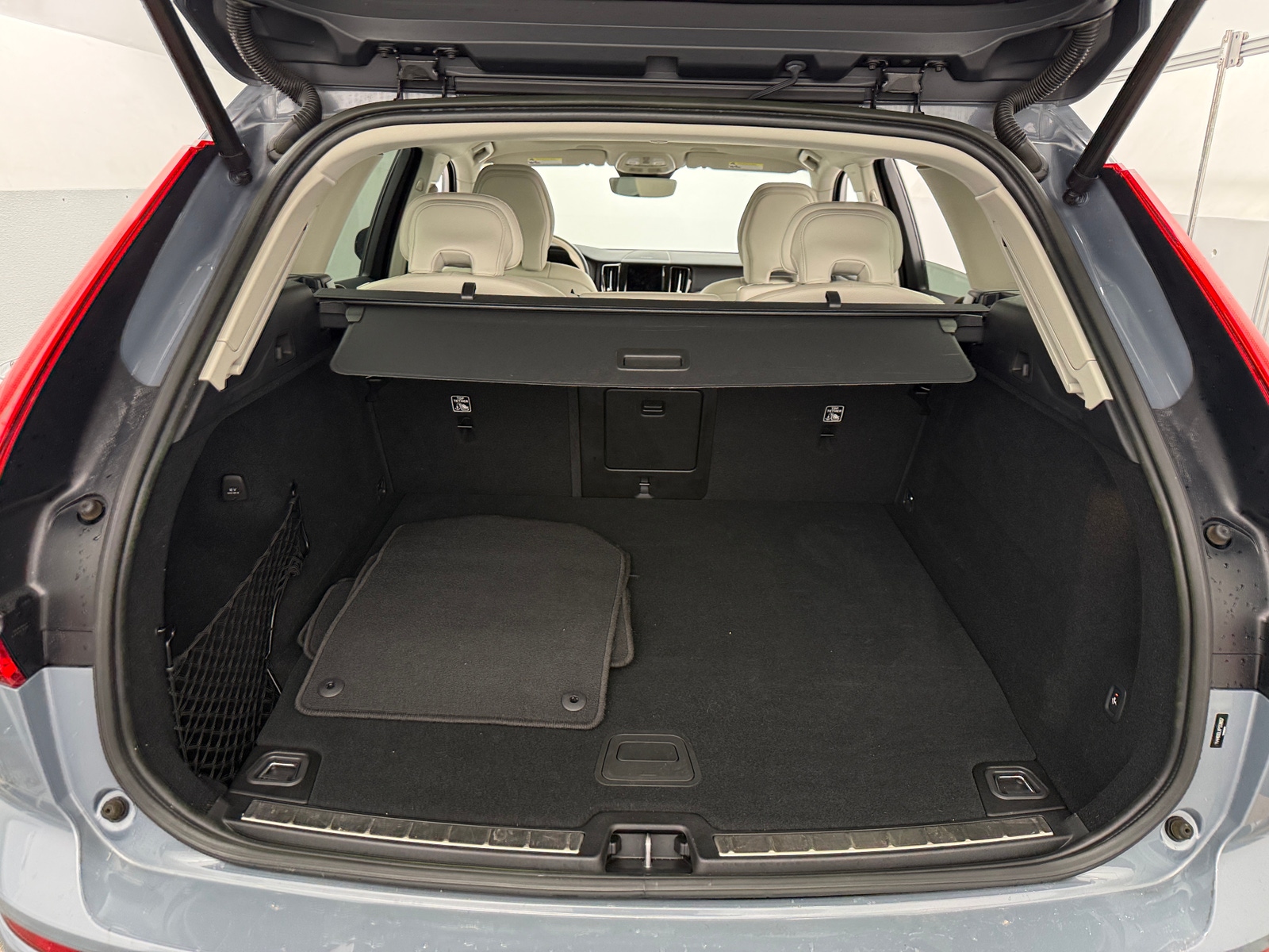 Thumbnail: 2023 Volvo XC60 - 6