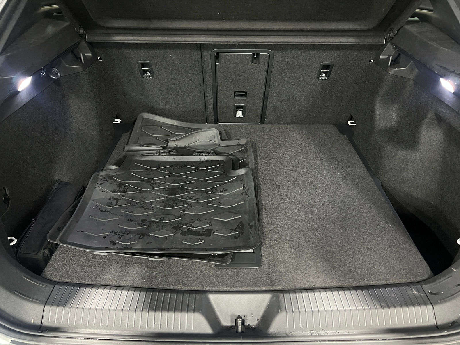 Thumbnail: 2023 Volkswagen ID.4 - 6