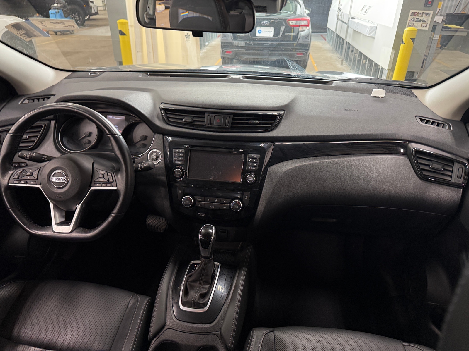 Thumbnail: 2017 Nissan Rogue Sport - 2