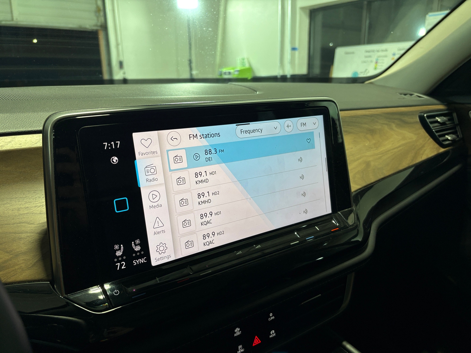 Thumbnail: 2024 Volkswagen Atlas - 3