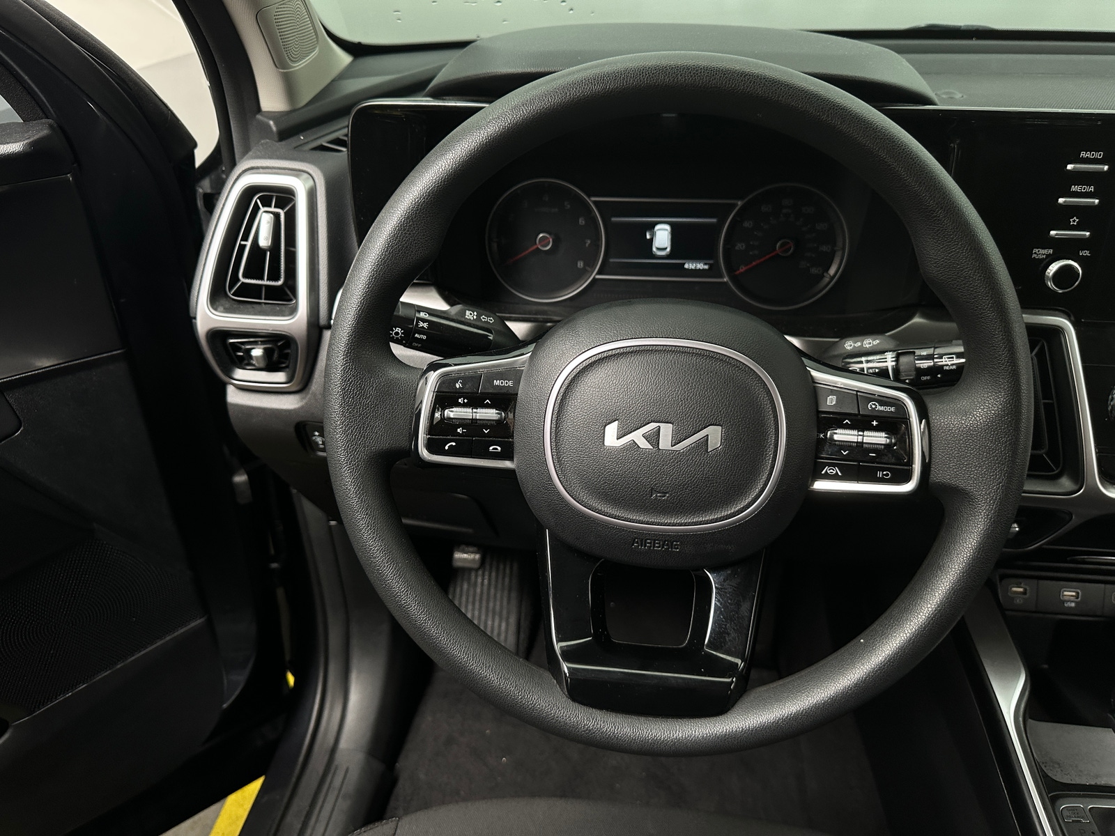 Thumbnail: 2023 Kia Sorento - 5