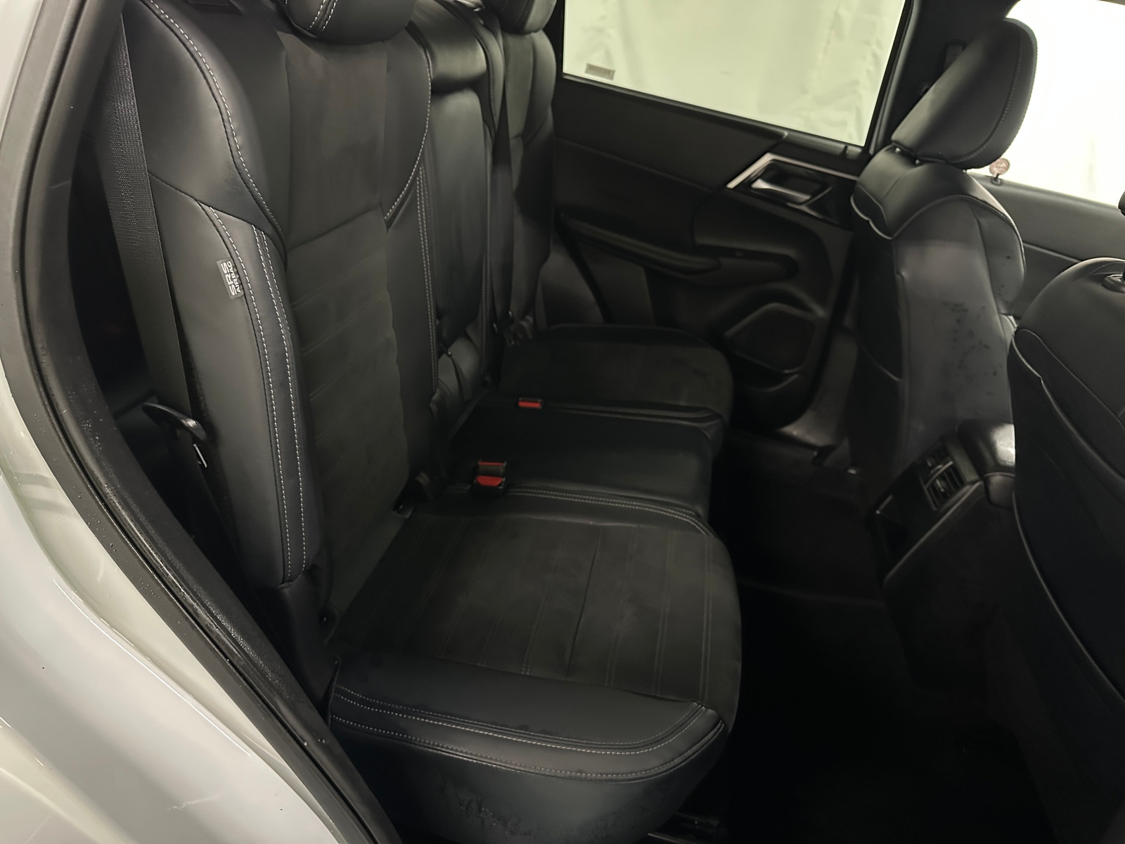 Thumbnail: 2024 Mitsubishi Outlander - 5