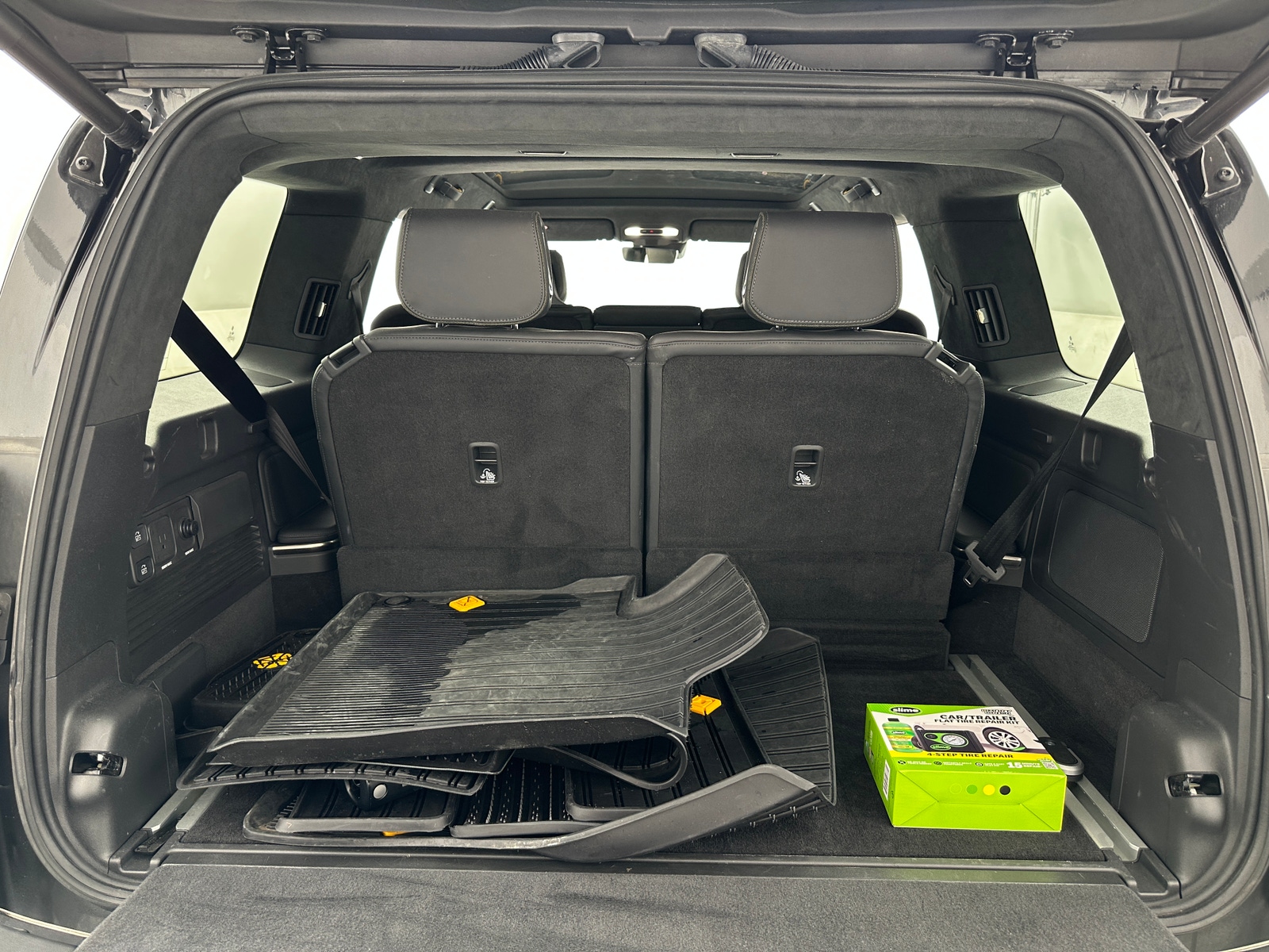 Thumbnail: 2024 Rivian R1S - 5