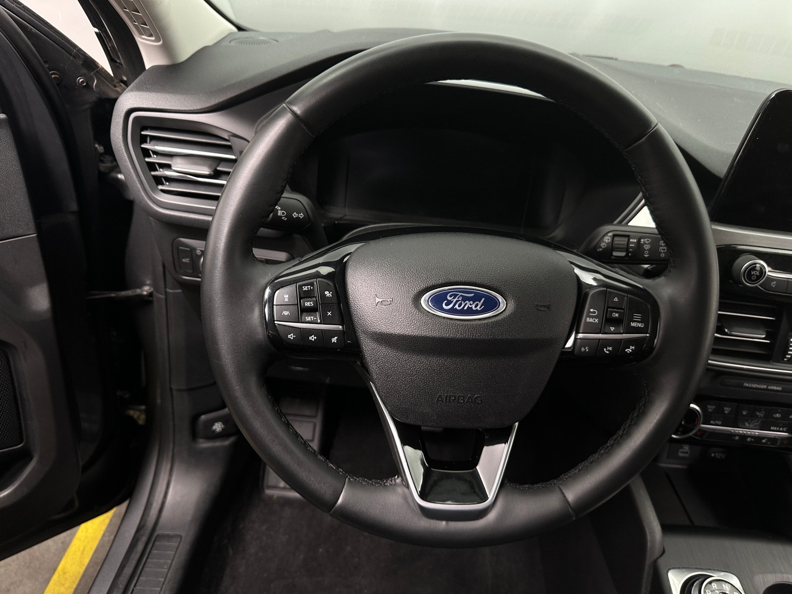 Thumbnail: 2022 Ford Escape - 4