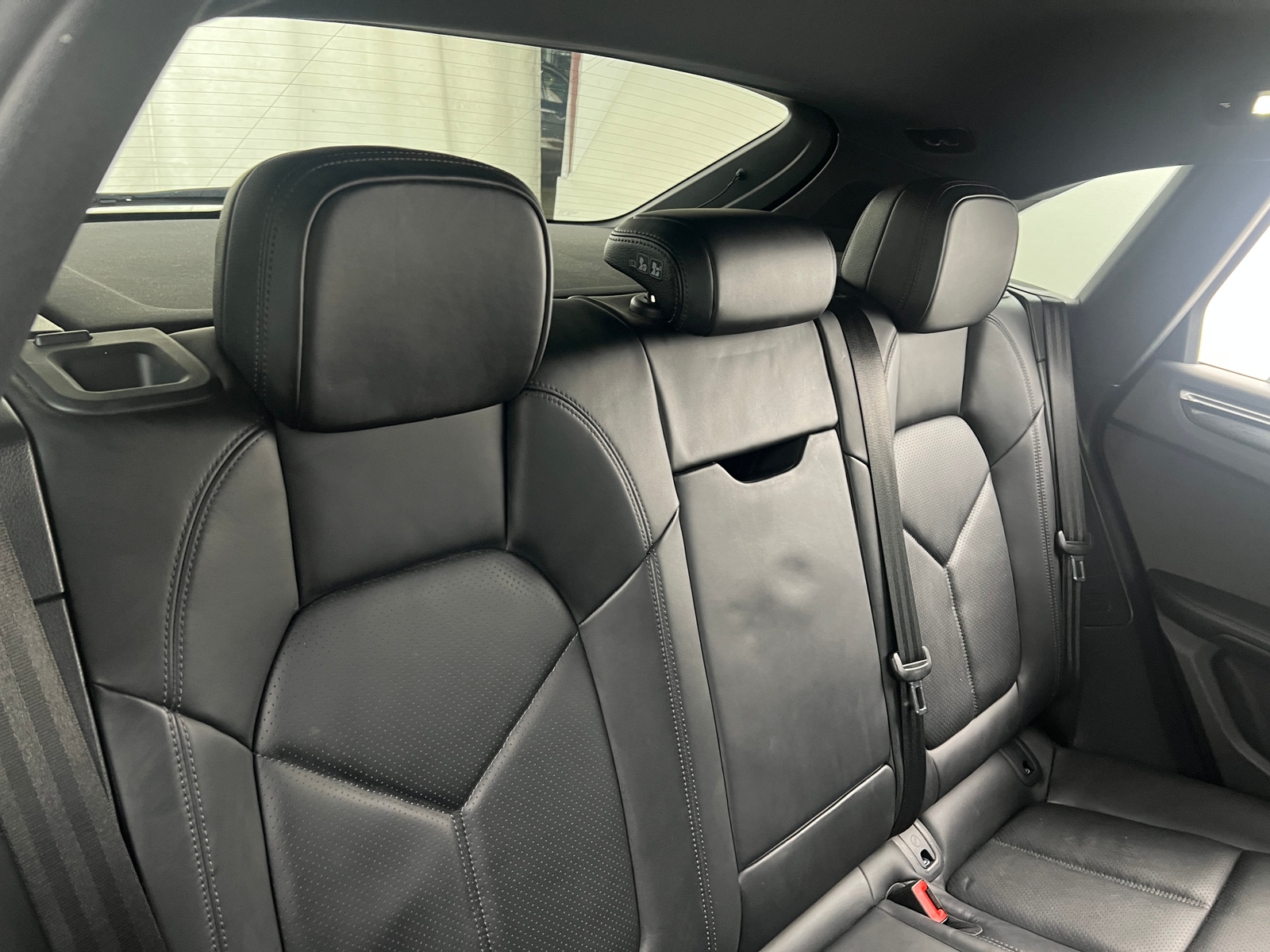 Thumbnail: 2022 Porsche Macan - 5