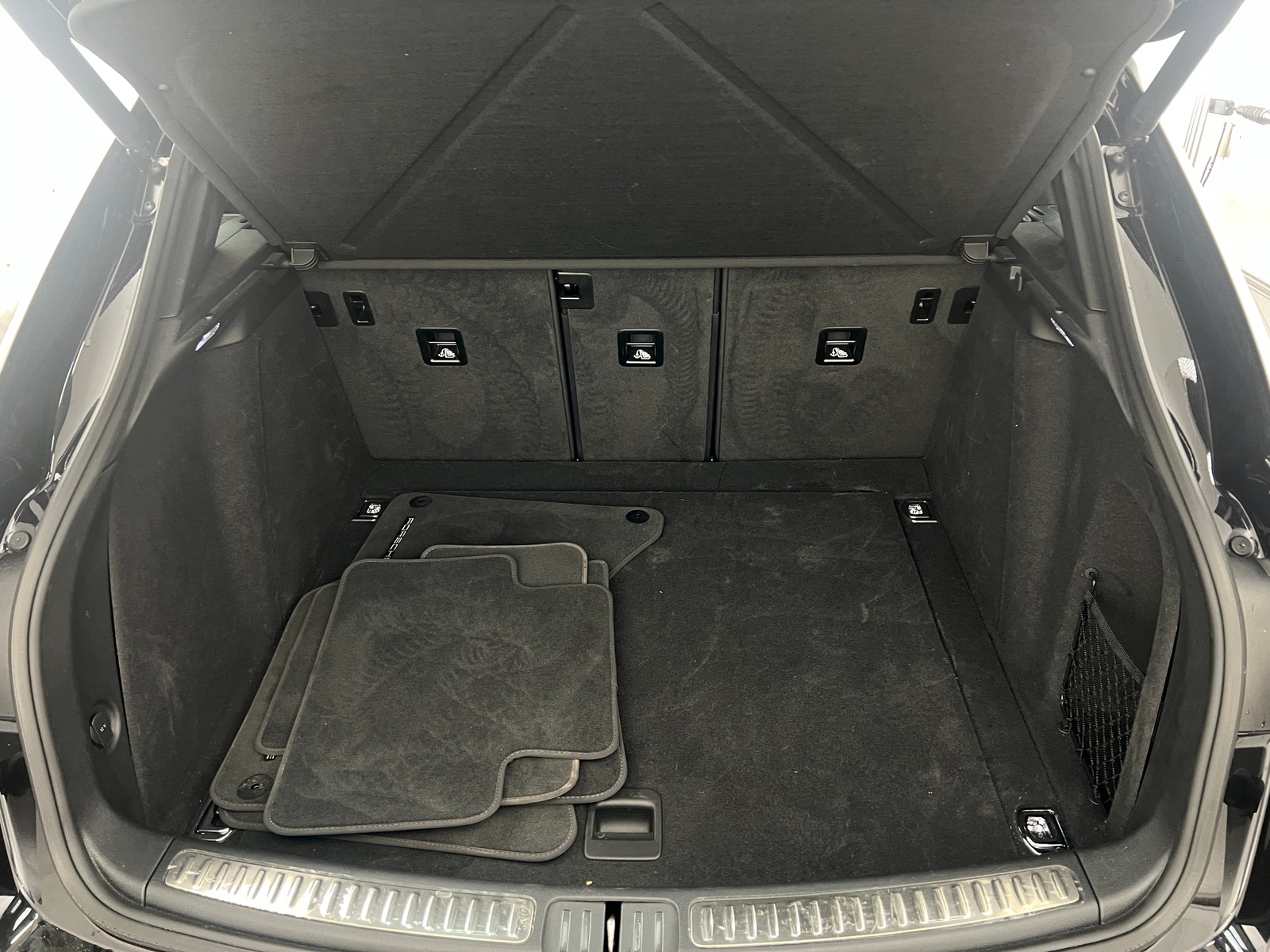 Thumbnail: 2022 Porsche Macan - 6