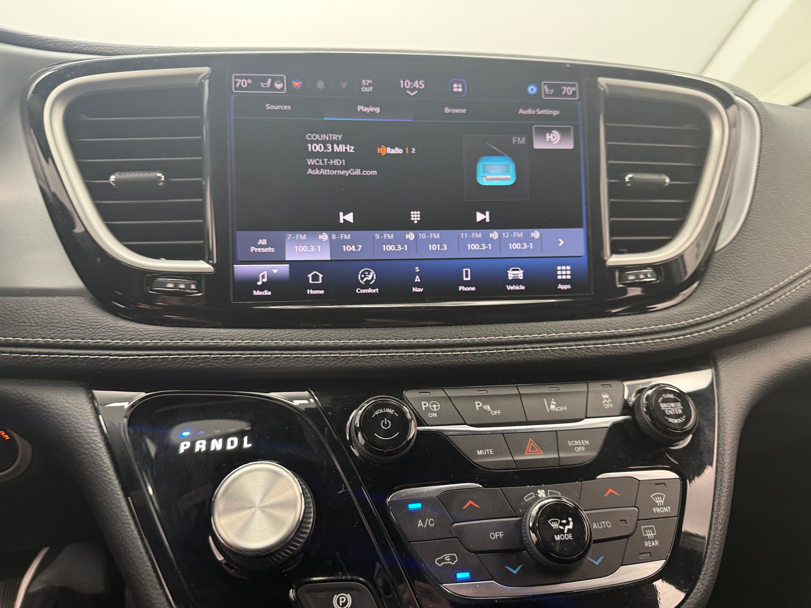 Thumbnail: 2021 Chrysler Pacifica - 3