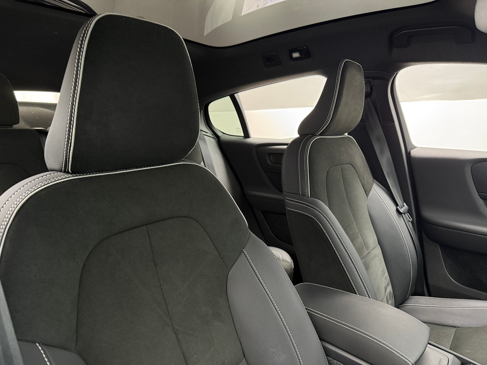 Thumbnail: 2023 Volvo C40 - 2