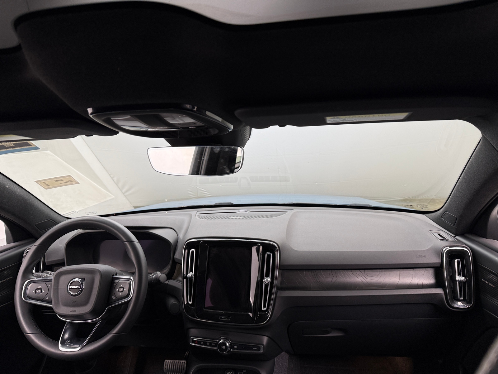 Thumbnail: 2023 Volvo C40 - 3