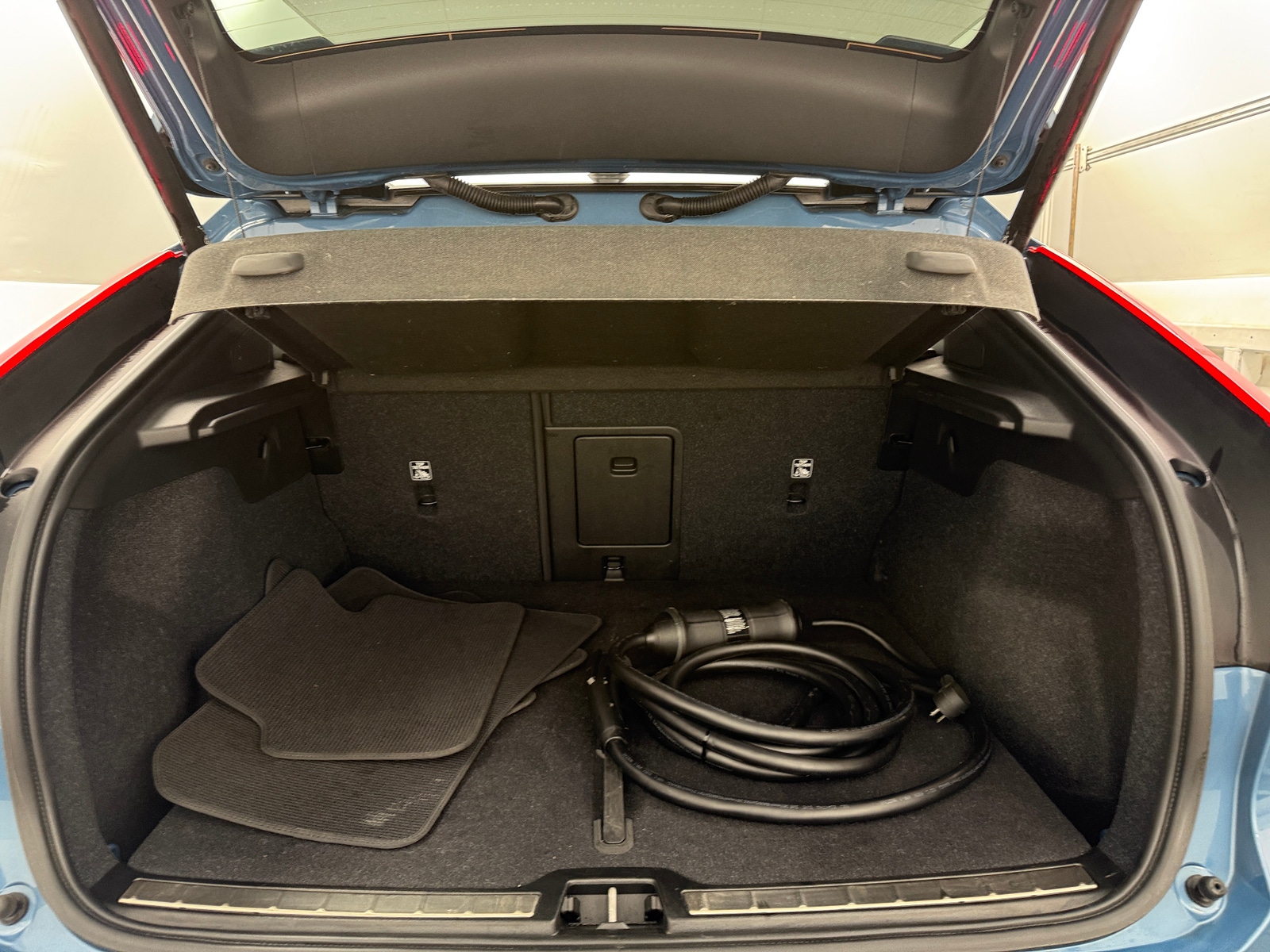 Thumbnail: 2023 Volvo C40 - 7