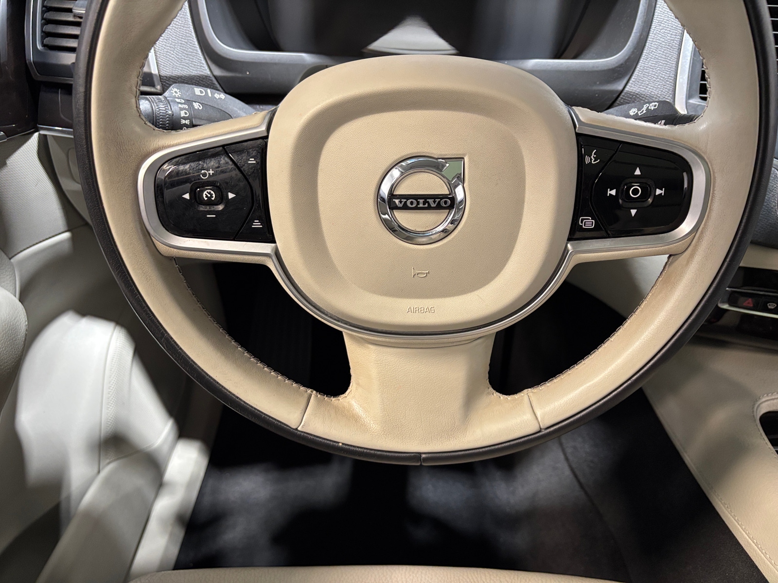 Thumbnail: 2019 Volvo XC90 - 4