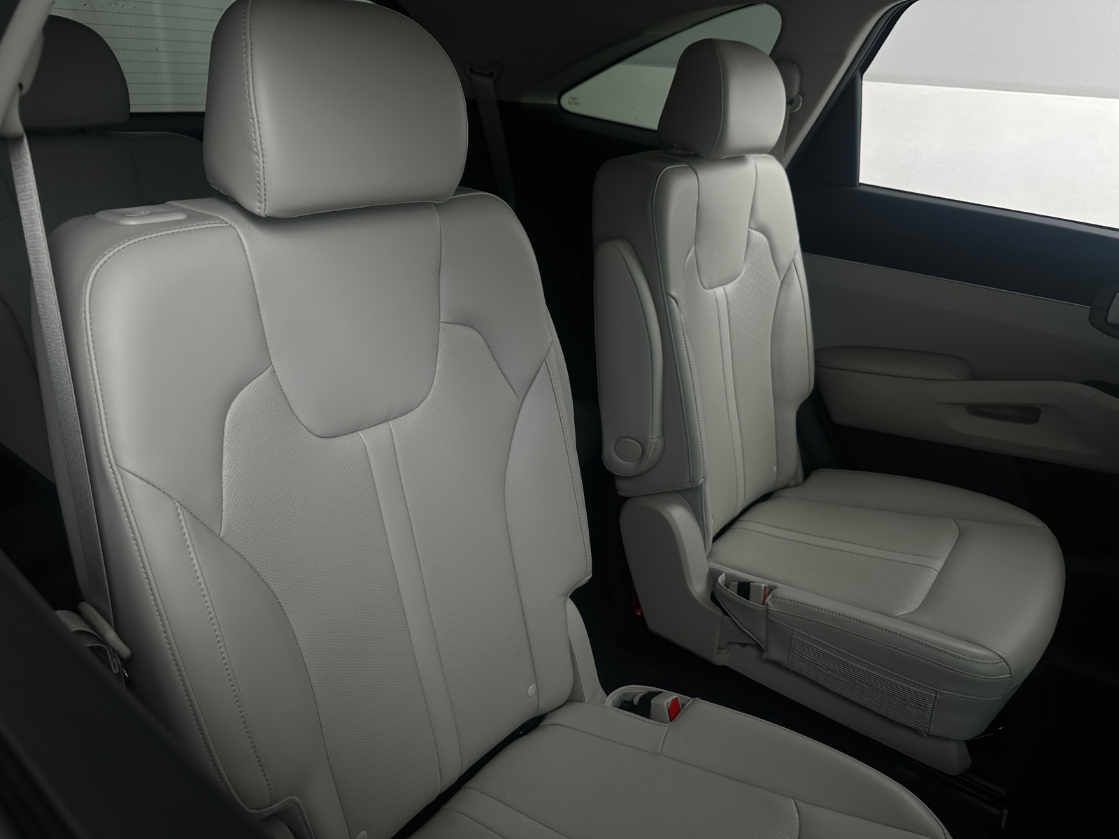 Thumbnail: 2023 Kia Sorento - 5