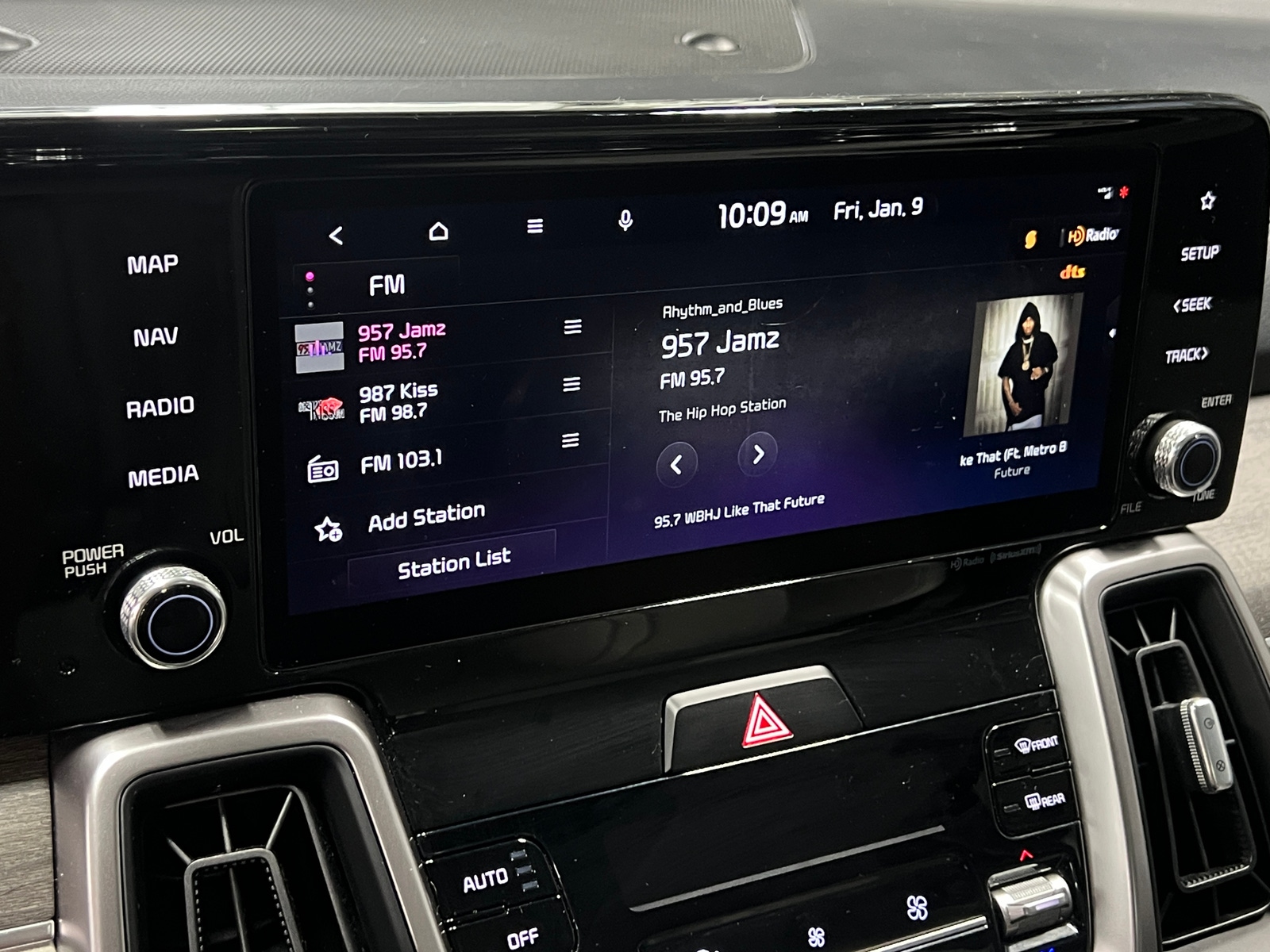 Thumbnail: 2023 Kia Sorento - 3