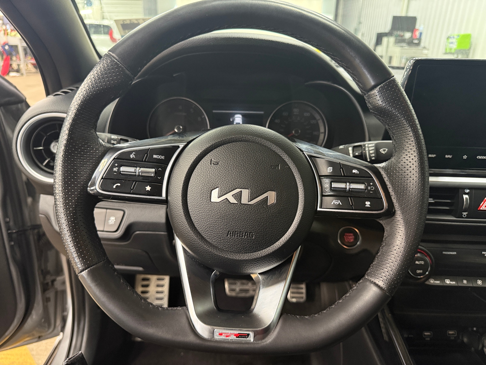 Thumbnail: 2023 Kia Forte - 5