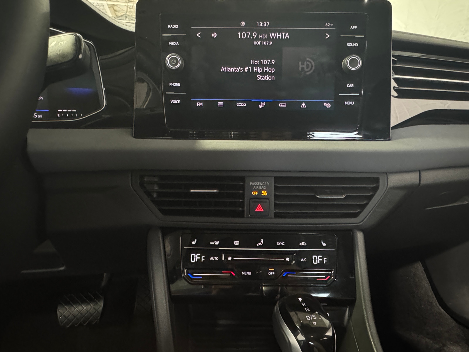 Thumbnail: 2025 Volkswagen Jetta - 3