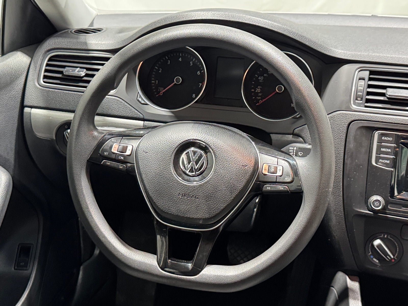 Thumbnail: 2017 Volkswagen Jetta - 5