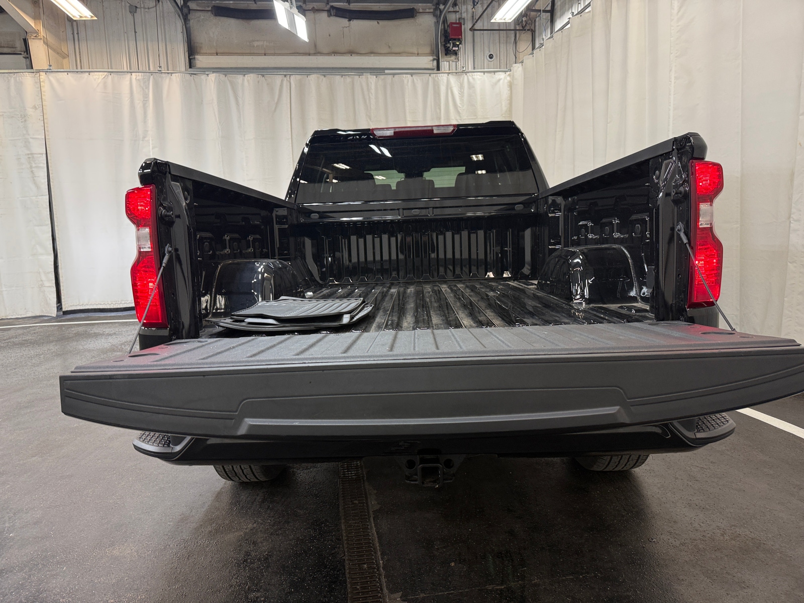 Thumbnail: 2025 Chevrolet Silverado 1500 - 7