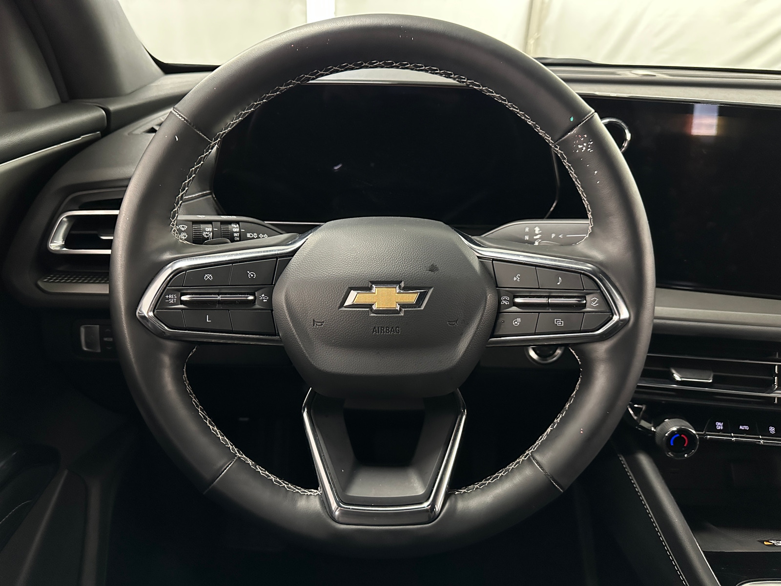 Thumbnail: 2025 Chevrolet Traverse - 5