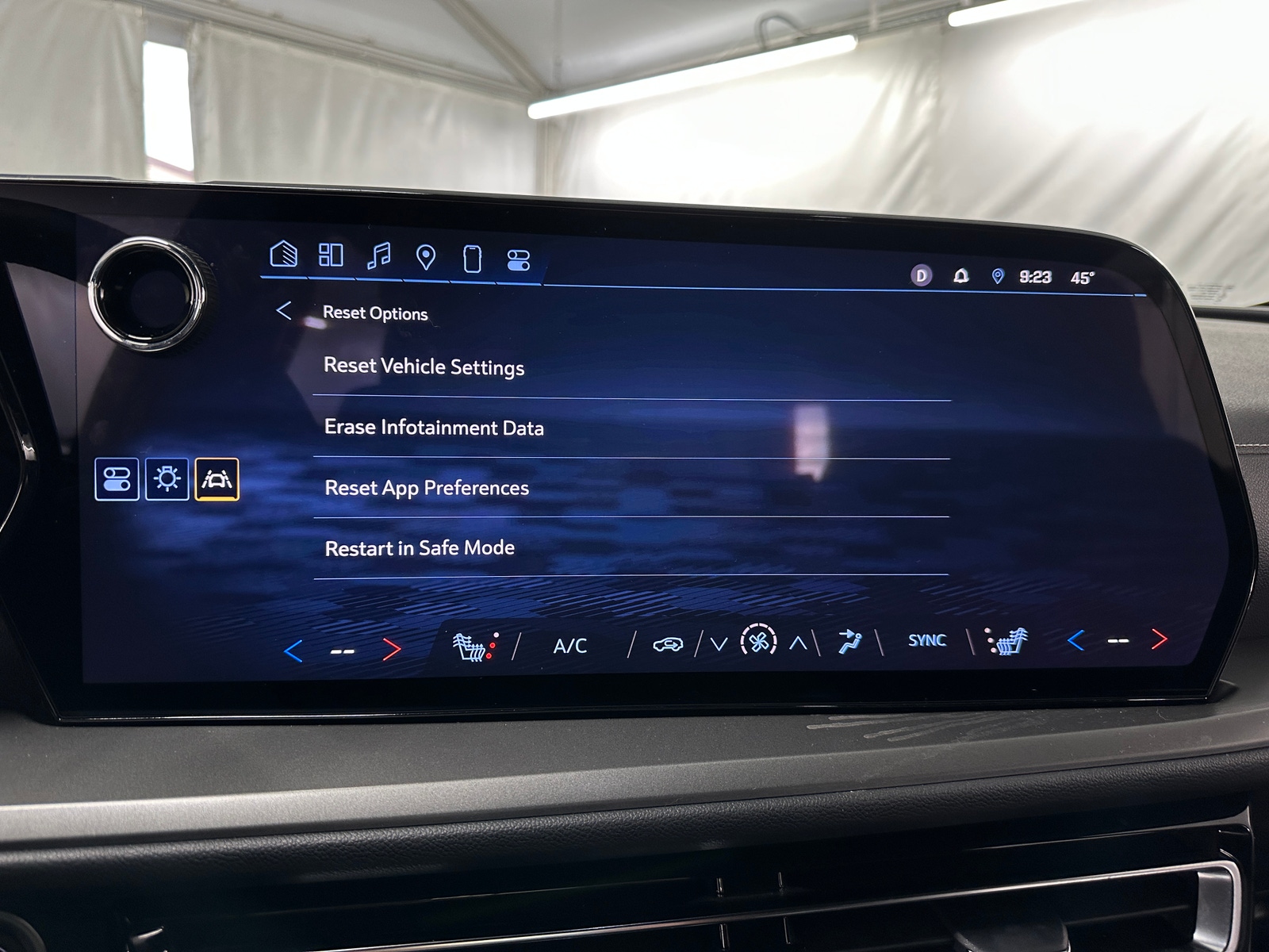 Thumbnail: 2025 Chevrolet Traverse - 4