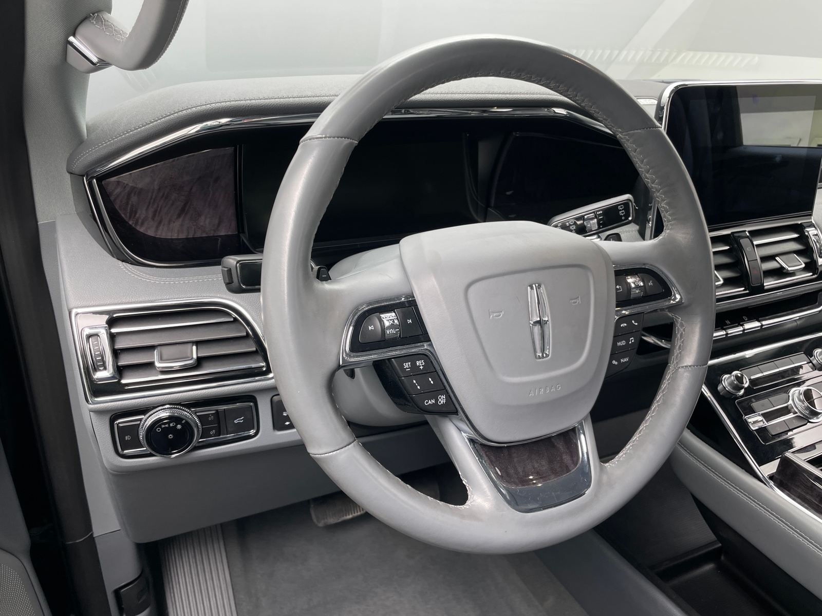 Thumbnail: 2020 Lincoln Navigator L - 4