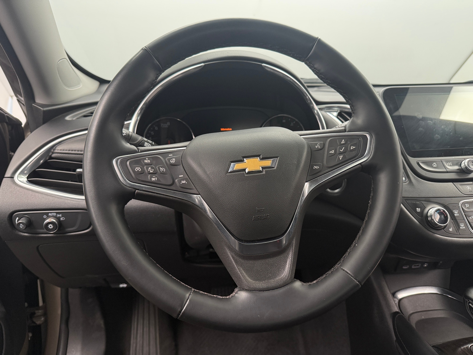 Thumbnail: 2024 Chevrolet Malibu - 4