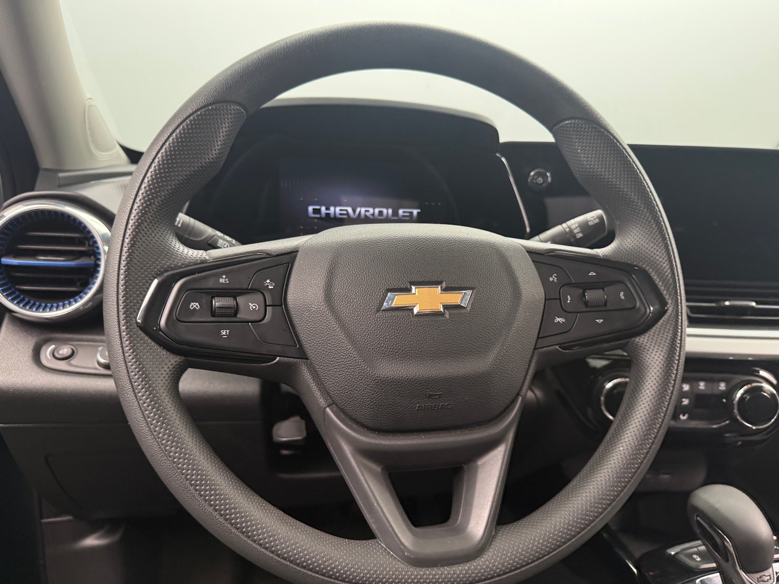 Thumbnail: 2025 Chevrolet Trax - 5