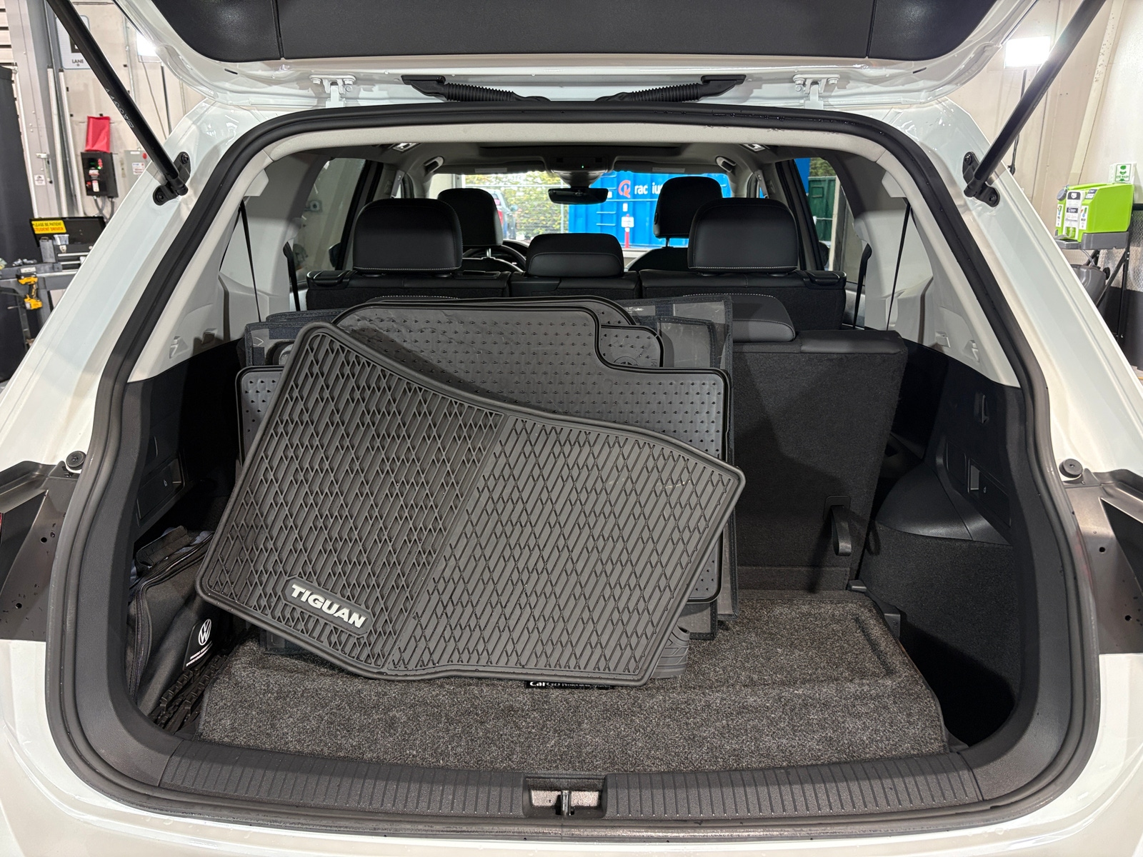 Thumbnail: 2023 Volkswagen Tiguan - 6