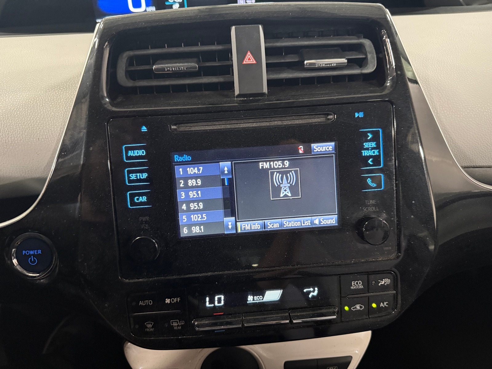 Thumbnail: 2016 Toyota Prius - 4